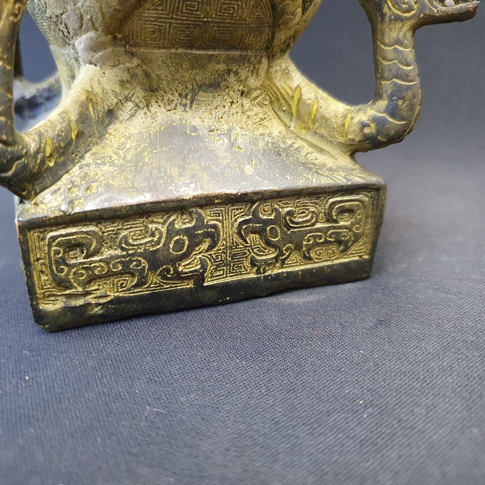 Antike chinesische Bronze-Bronzeware aus der Shang- und Zhou-Dynastie, Trinkkelch aus Bronze