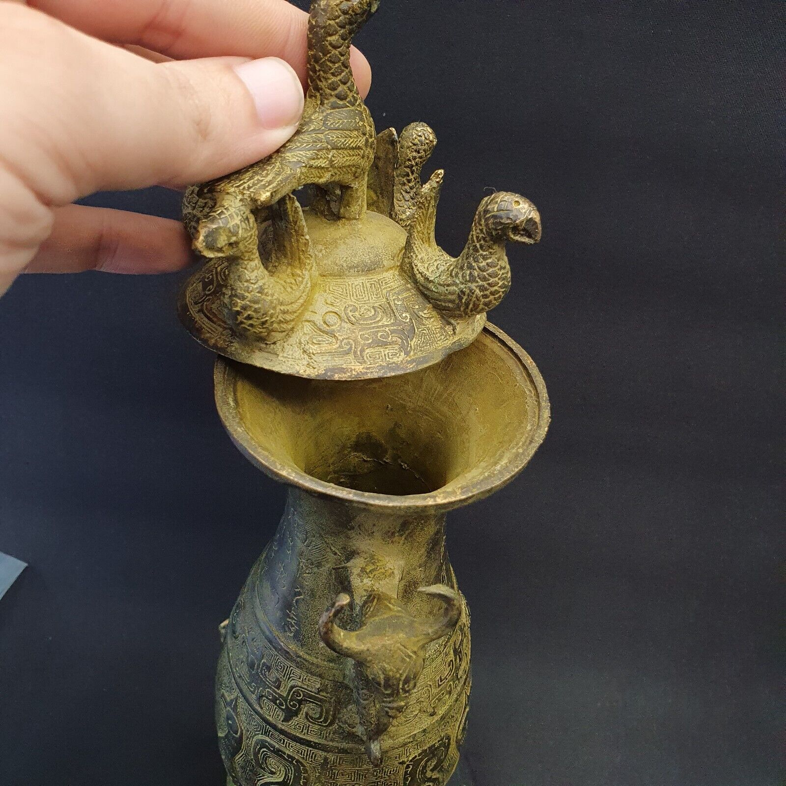 Antike chinesische Bronze-Bronzeware aus der Shang- und Zhou-Dynastie, Trinkkelch aus Bronze