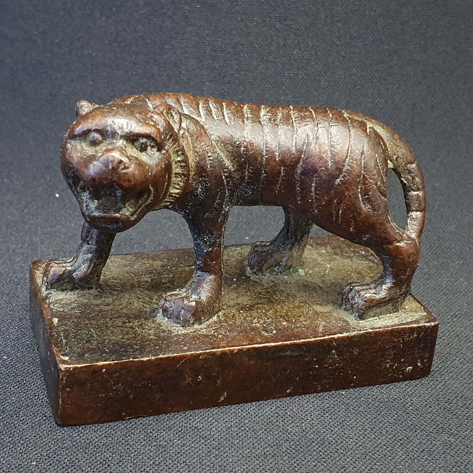 Antiker chinesischer Löwe-Gelehrten-Siegel-Stempel aus Messing und Bronze. Schöne Patina 