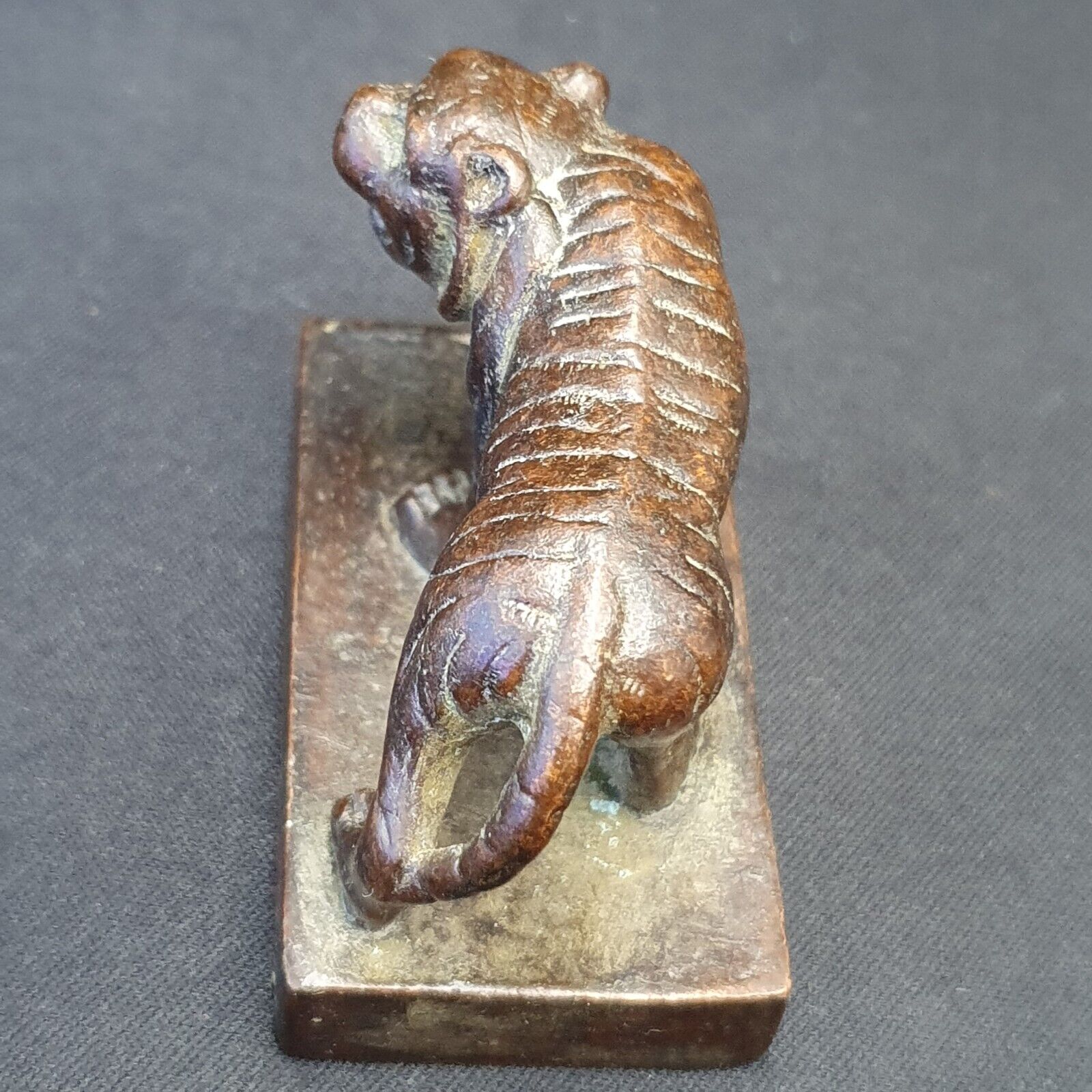 Antiker chinesischer Löwe-Gelehrten-Siegel-Stempel aus Messing und Bronze. Schöne Patina 