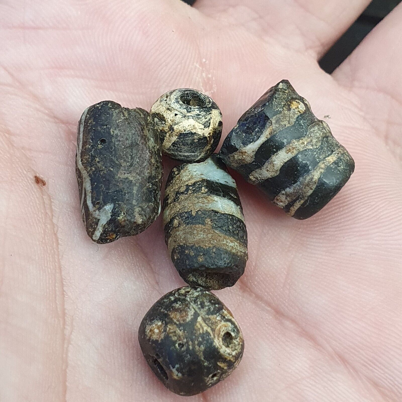 LOT  5 ANCIENT ROMAN . MOSAIC GLASS BEAD. 300 - 200 A.D LT-RB500