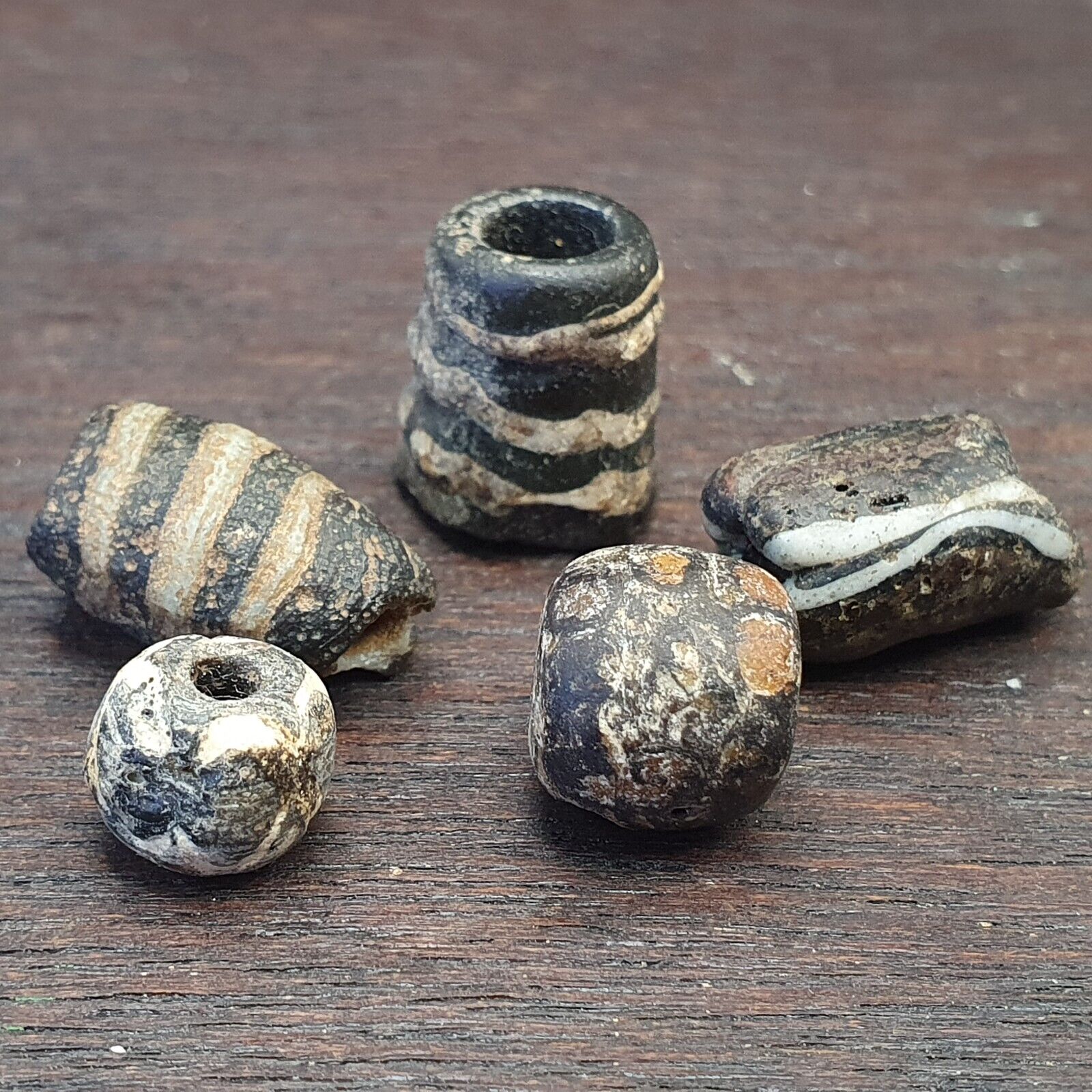 LOT  5 ANCIENT ROMAN . MOSAIC GLASS BEAD. 300 - 200 A.D LT-RB500