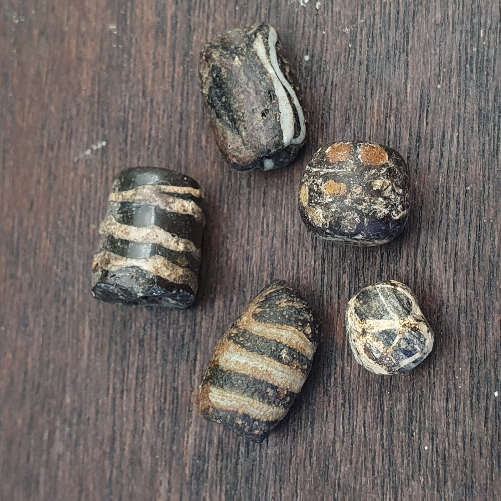 LOT  5 ANCIENT ROMAN . MOSAIC GLASS BEAD. 300 - 200 A.D LT-RB500