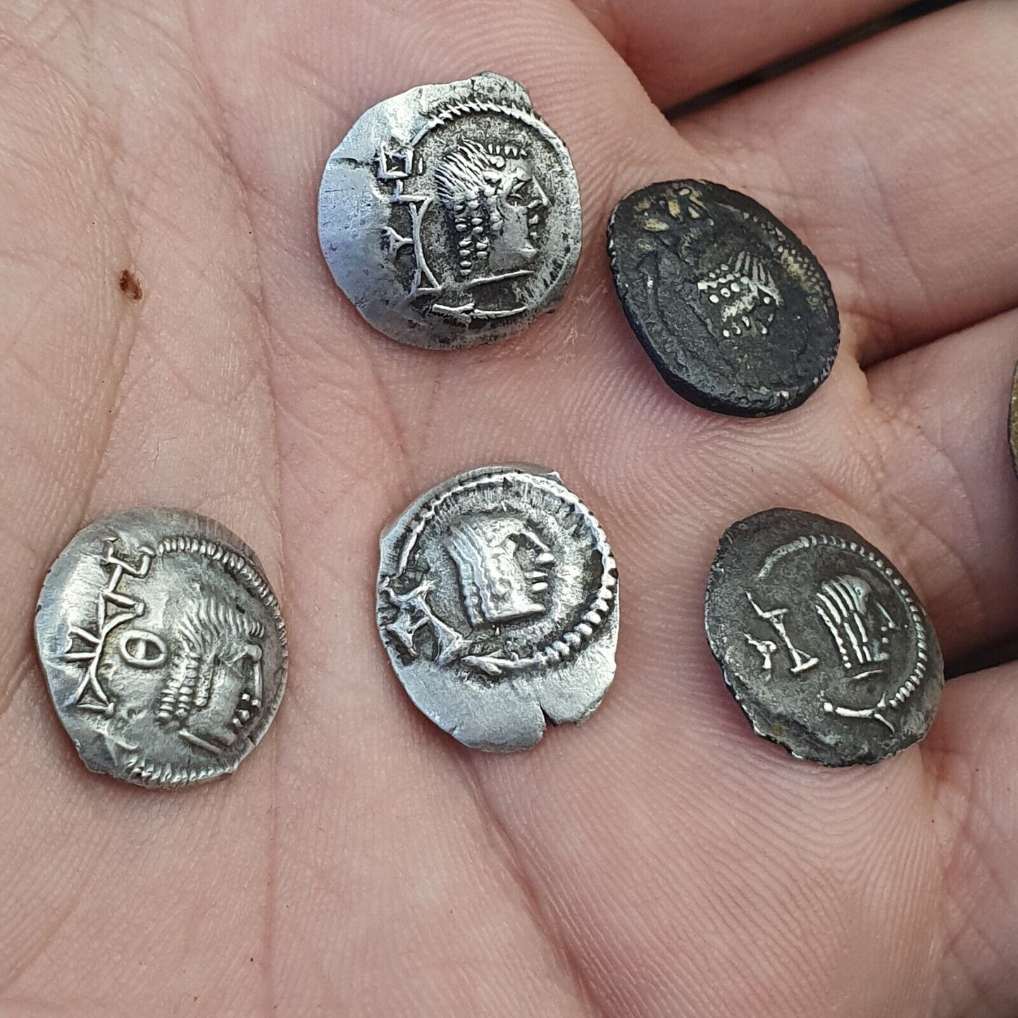 8 件中世紀伊斯蘭銀幣希米亞爾迪拉姆，阿拔斯王朝，希米亞里特王國