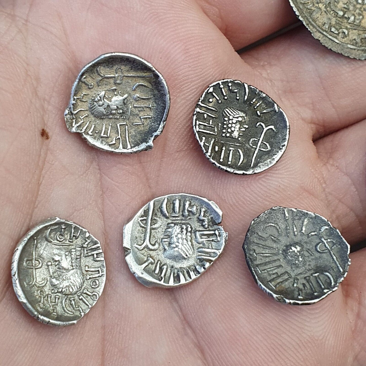 8 件中世紀伊斯蘭銀幣希米亞爾迪拉姆，阿拔斯王朝，希米亞里特王國