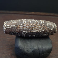 Beautiful Himalayan Indo Tibetan rare Patterns Dzi Amulet Bead