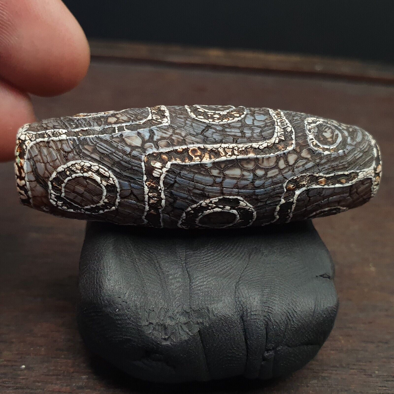 Beautiful Himalayan Indo Tibetan rare Patterns Dzi Amulet Bead