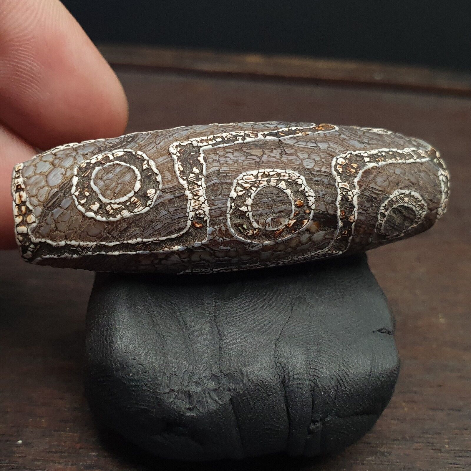 Beautiful Himalayan Indo Tibetan rare Patterns Dzi Amulet Bead