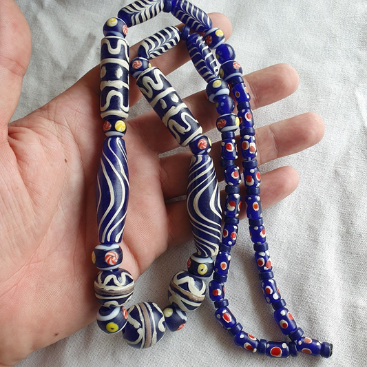 復古美麗羽毛花式東陵鈷藍色玻璃珠串