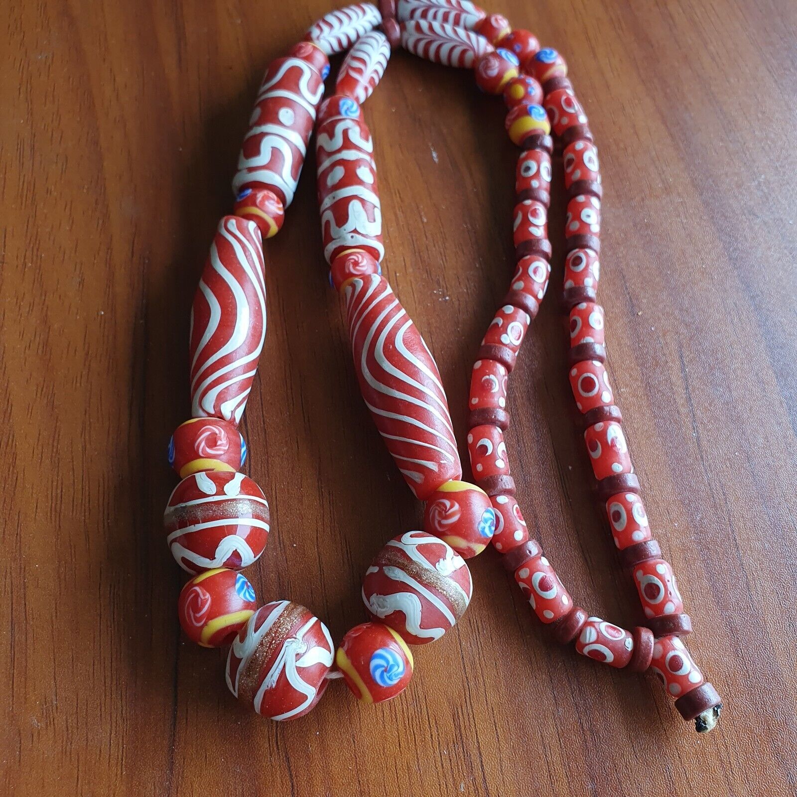 VINTAGE BEAUTIFUL Feather Fancy Aventurine Red GLASS BEADS Strand