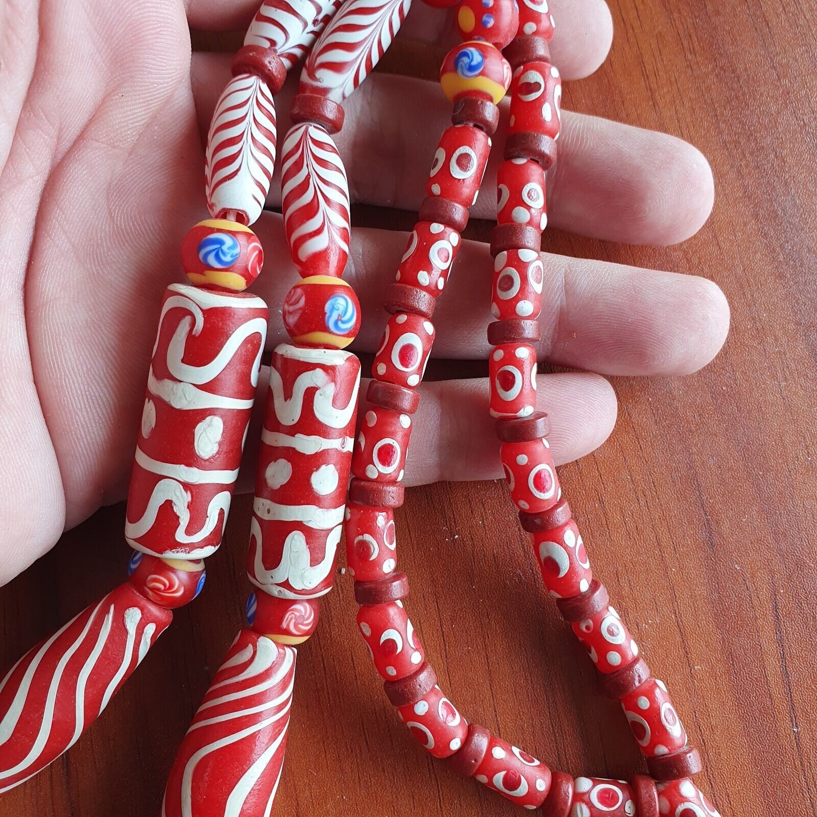 VINTAGE BEAUTIFUL Feather Fancy Aventurine Red GLASS BEADS Strand
