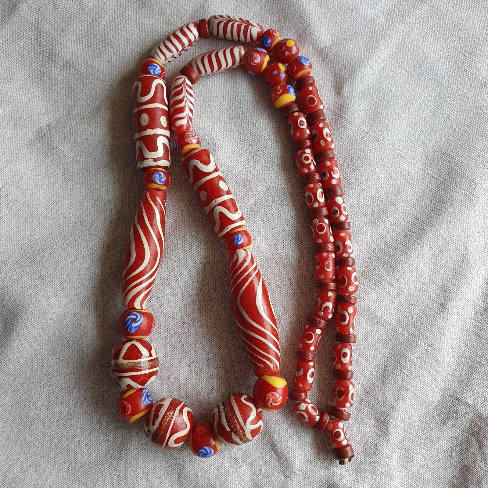 VINTAGE BEAUTIFUL Feather Fancy Aventurine Red GLASS BEADS Strand
