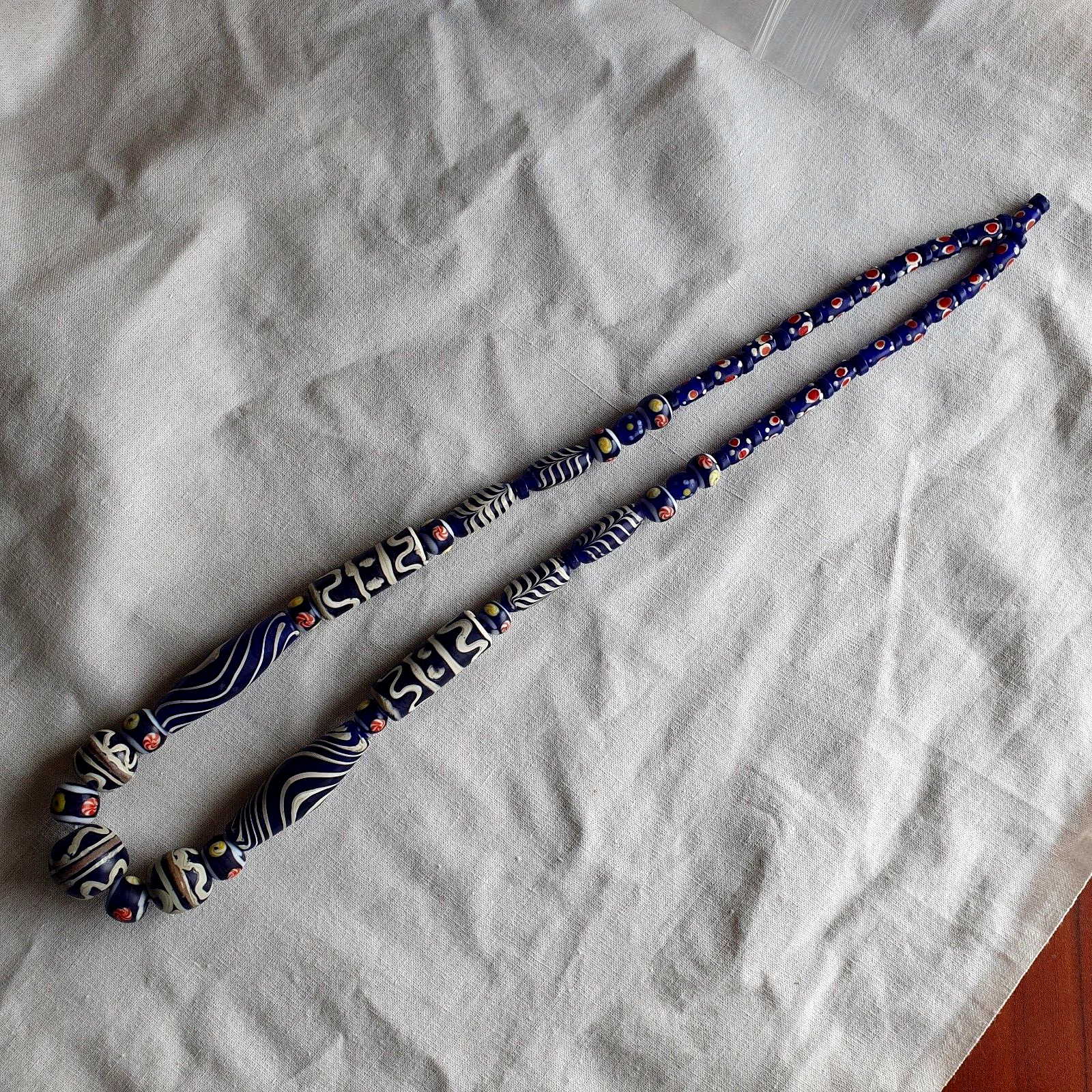VINTAGE BEAUTIFUL Feather Fancy Aventurine Cobalt blue GLASS BEADS Strand