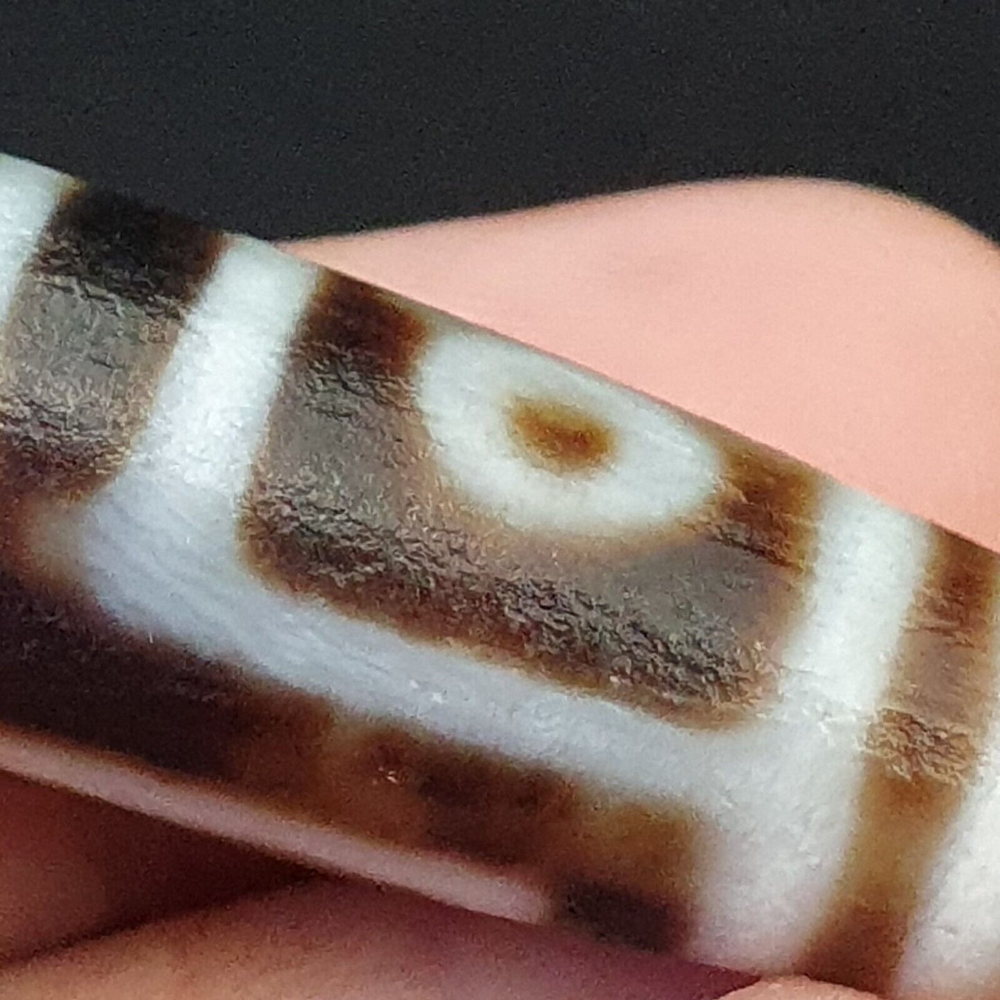 Tibetischer chinesischer Achat mit seltenen Mustern, 4-Augen-Dzi-Amulettperle
