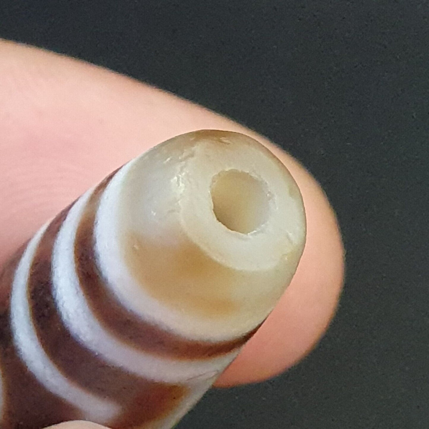 Tibetischer chinesischer Achat mit seltenen Mustern, 4-Augen-Dzi-Amulettperle