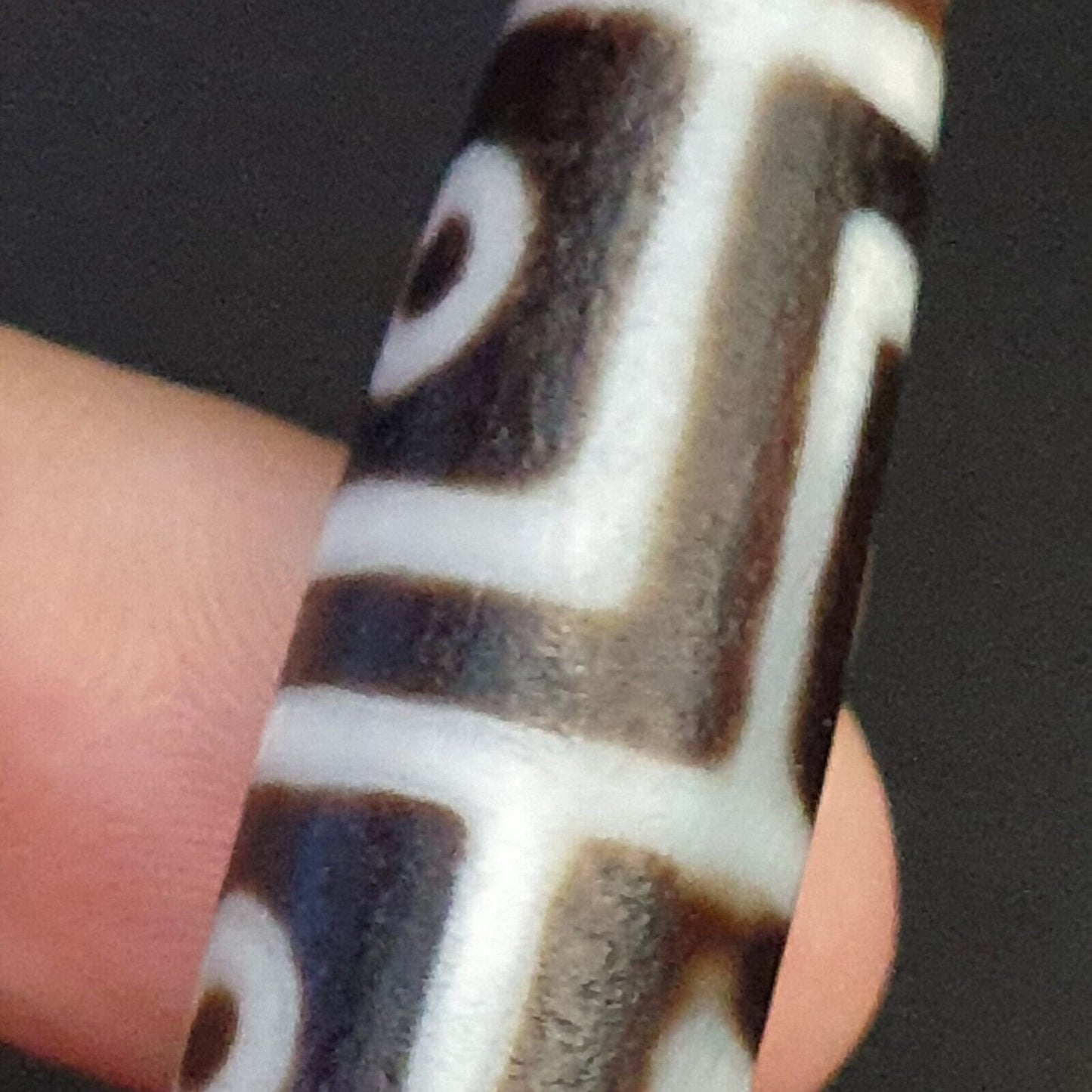 Tibetischer chinesischer Achat mit seltenen Mustern, 4-Augen-Dzi-Amulettperle