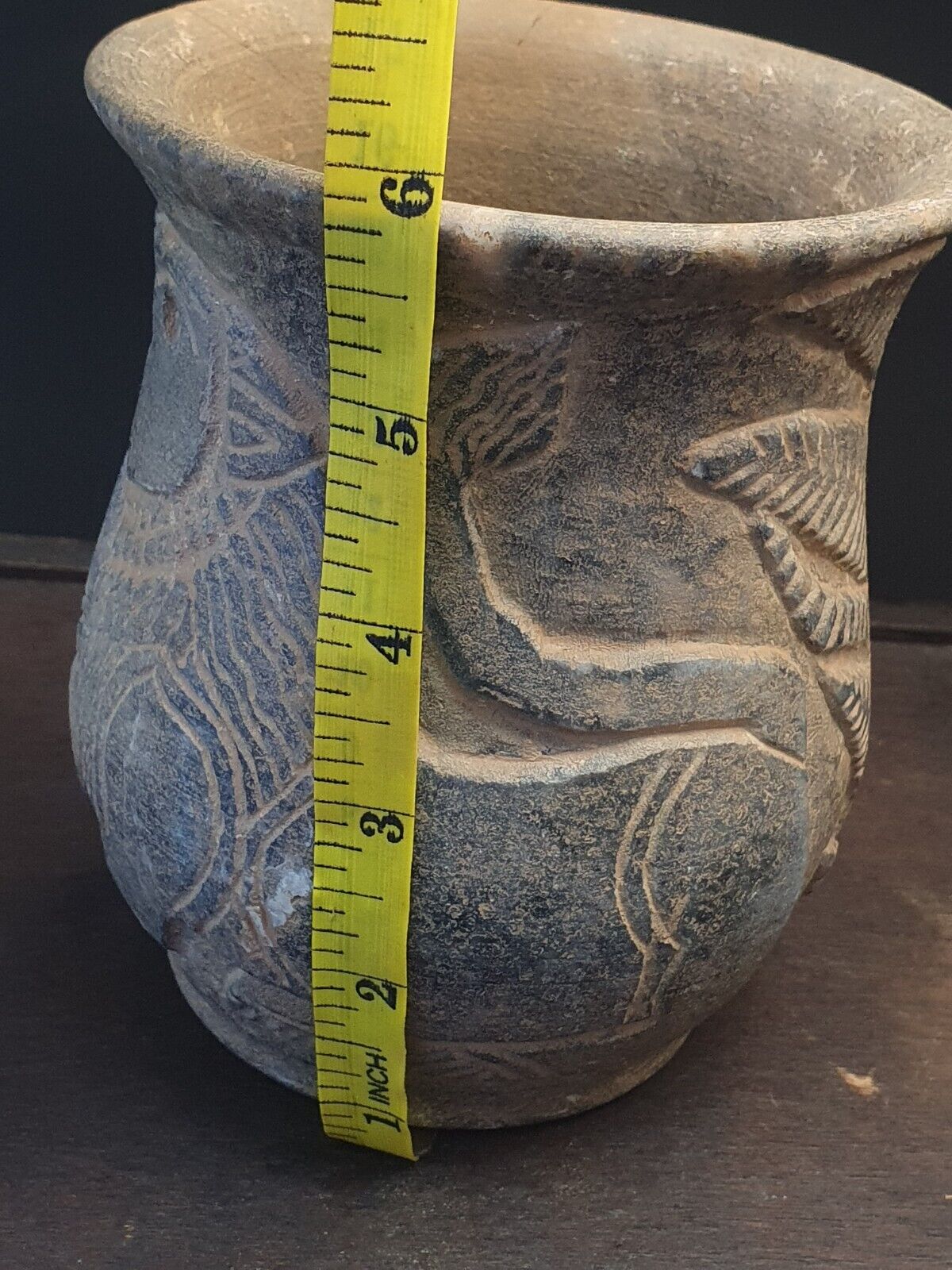 Antike Jiroft-Chlorit-Vase aus schwarzem Stein mit mystischen Figuren aus Kerman
