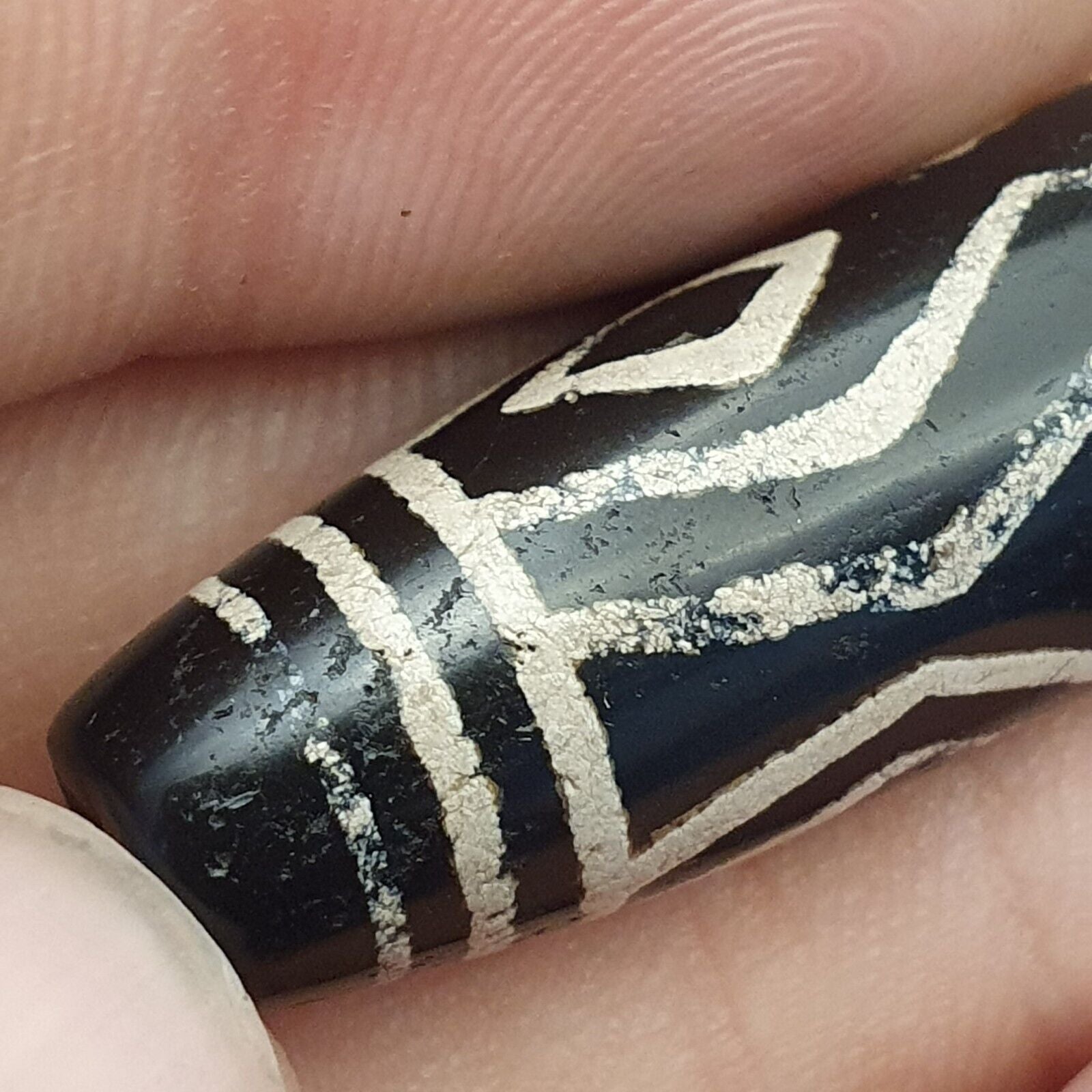 BD ET 27 HIMALAYAN Indo Tibetan Central Asian Etched Agate beads Decorated bead