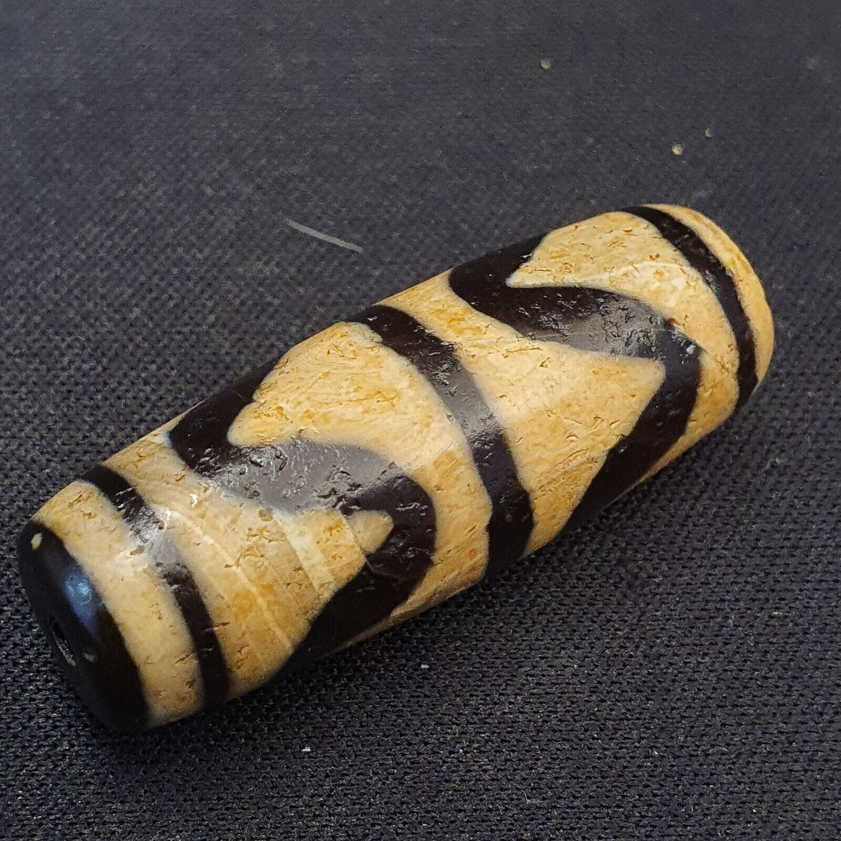 BD #112 HIMALAYAN Indo Tibetan Central Asian Etched Agate beads Antique bead