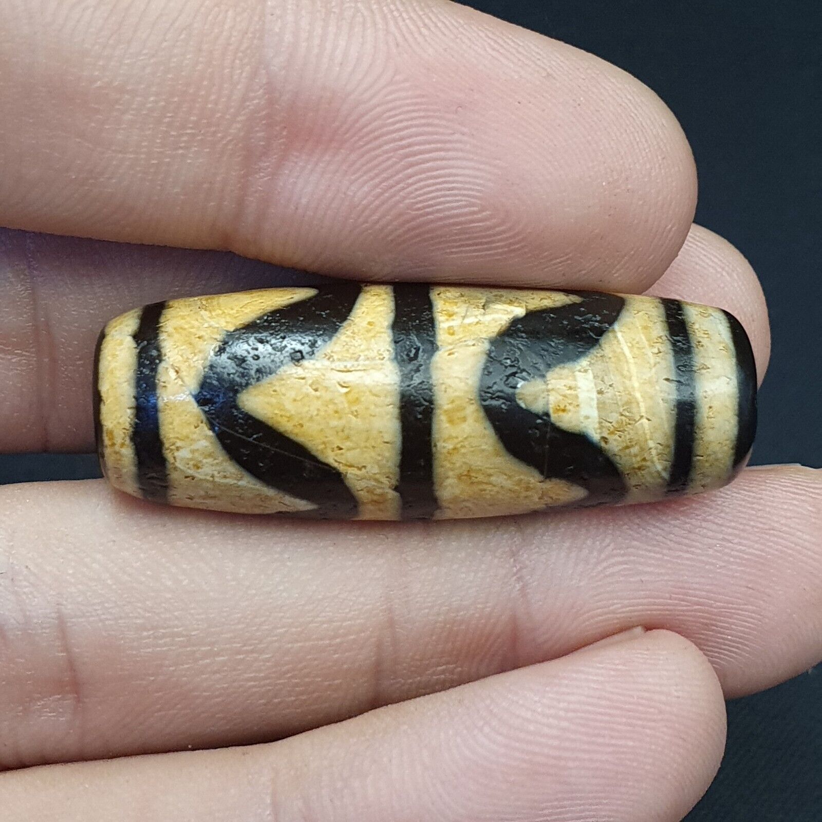 BD #112 HIMALAYAN Indo Tibetan Central Asian Etched Agate beads Antique bead