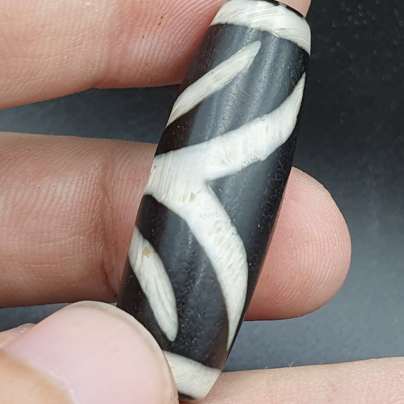 BD #119 HIMALAYAN Indo Tibetan Central Asian Etched Agate beads Antique bead