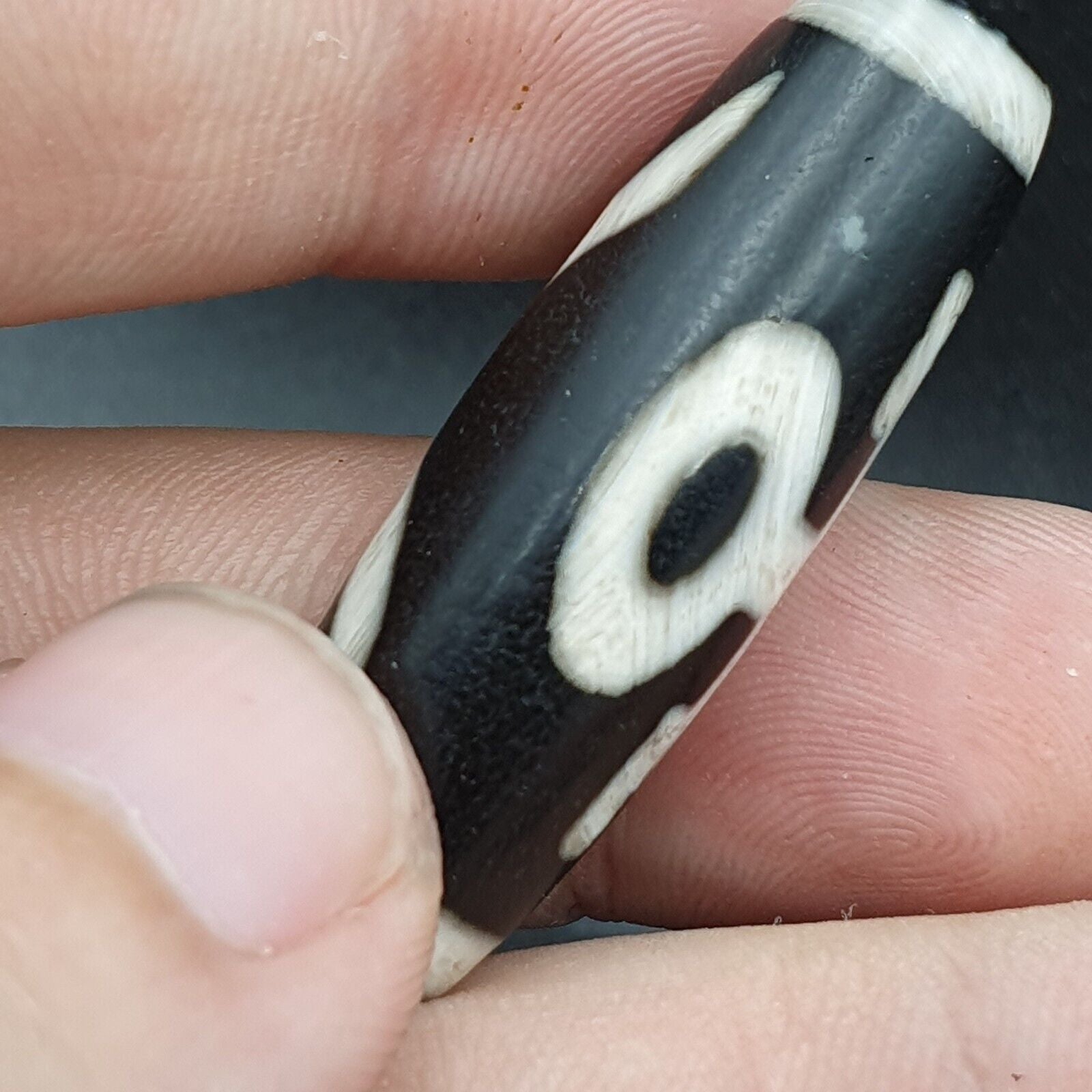 BD #119 HIMALAYAN Indo Tibetan Central Asian Etched Agate beads Antique bead