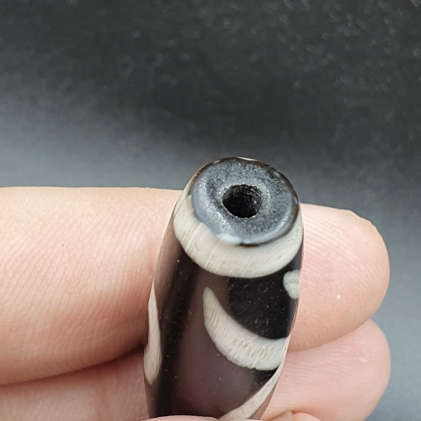 BD #119 HIMALAYAN Indo Tibetan Central Asian Etched Agate beads Antique bead