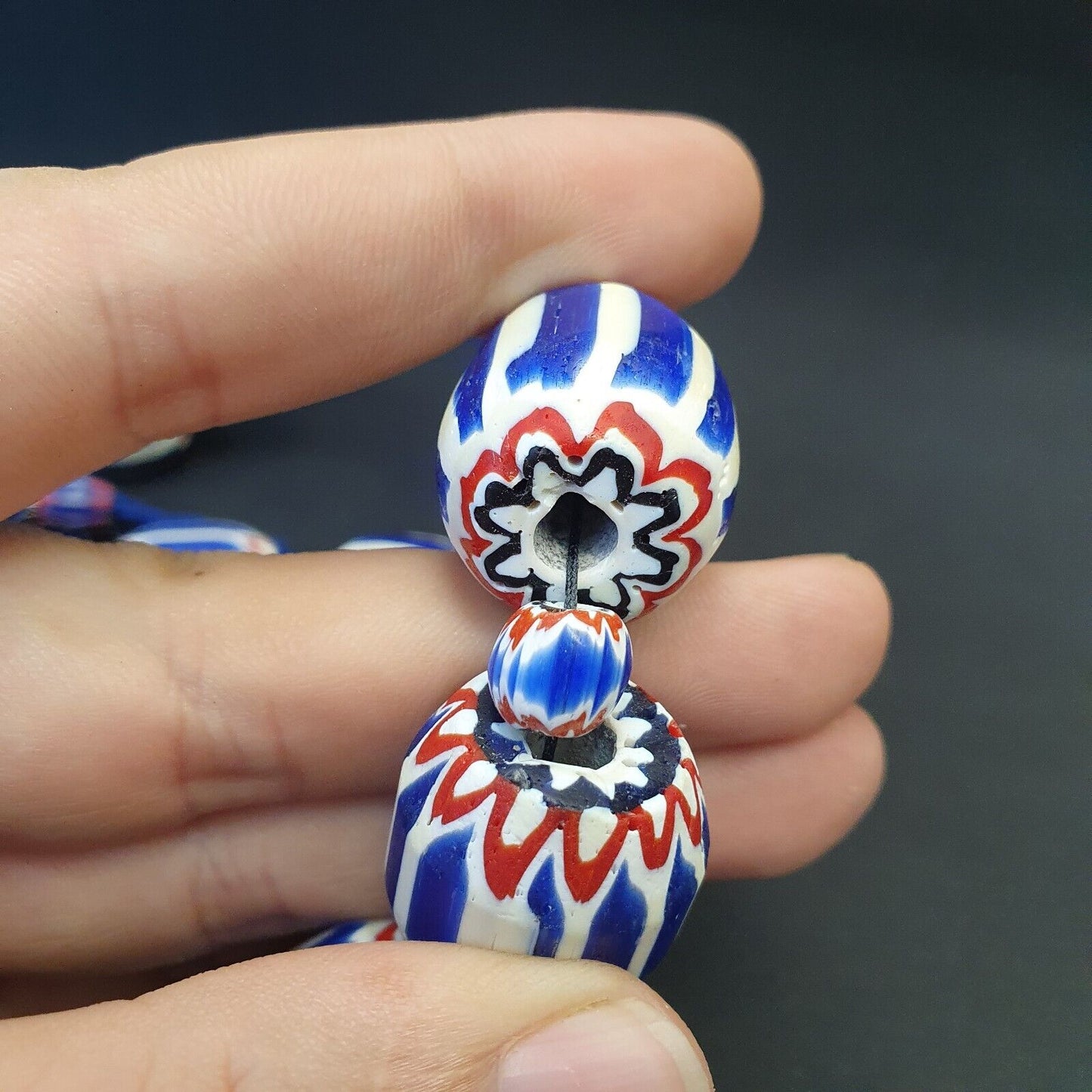古董威尼斯風格非洲藍色玻璃 6 層 V 形珠項鍊