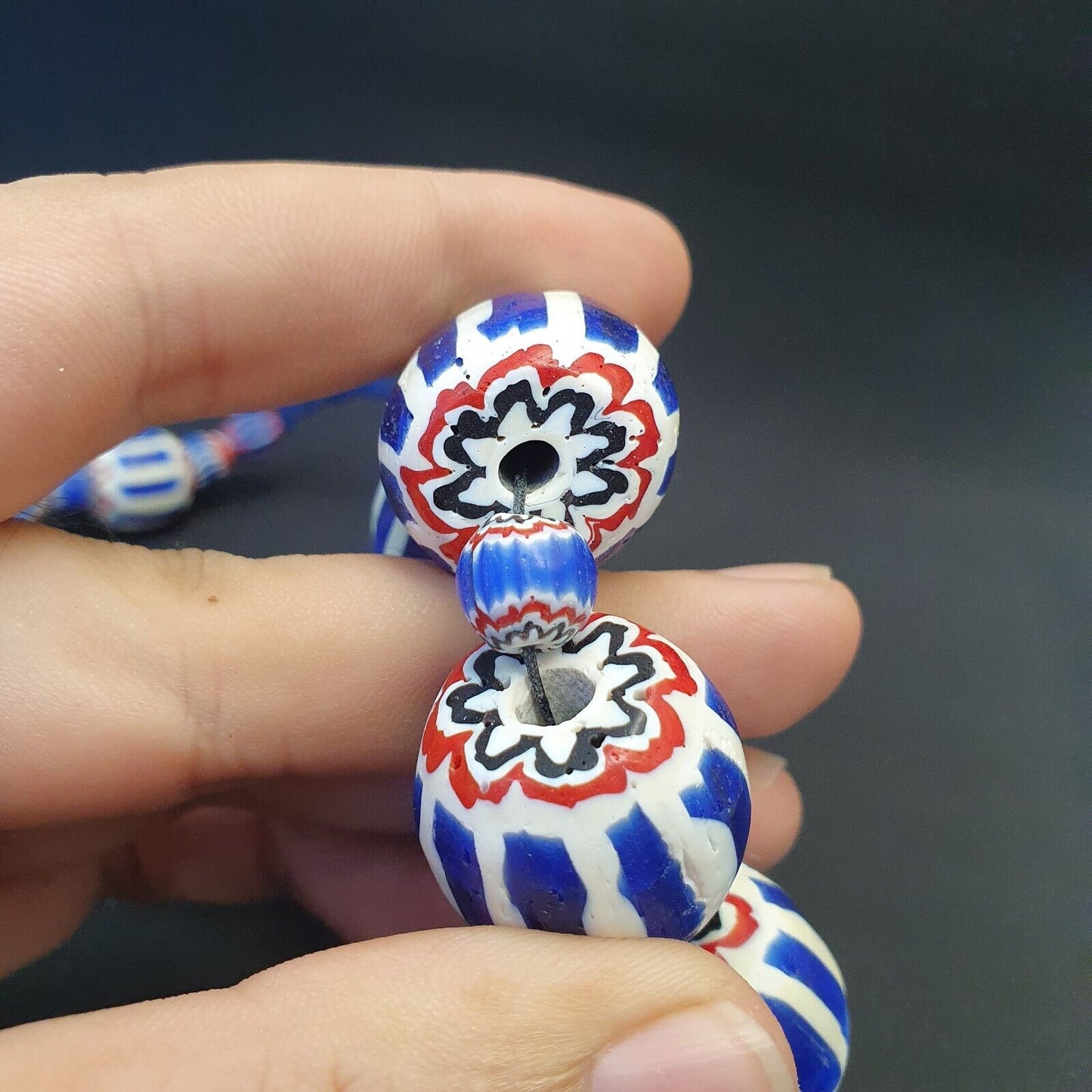 古董威尼斯風格非洲藍色玻璃 6 層 V 形珠項鍊