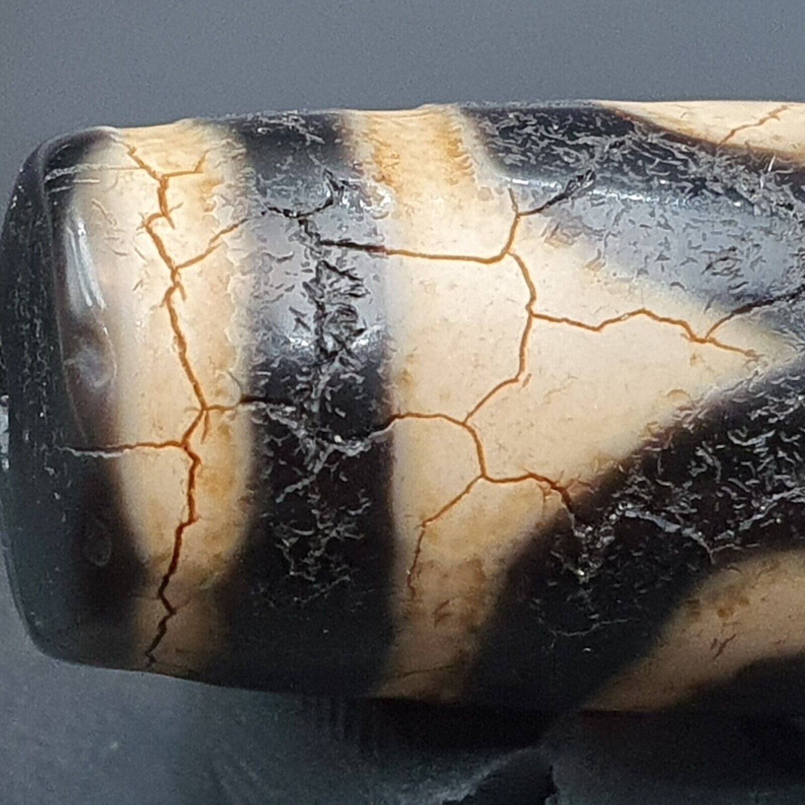 Himalayan Indo Tibetan Beautiful Agate Unique Pattern Dzi Amulet Bead BD1011