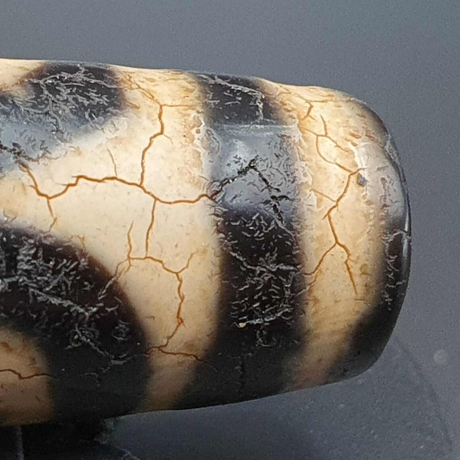 Himalayan Indo Tibetan Beautiful Agate Unique Pattern Dzi Amulet Bead BD1011