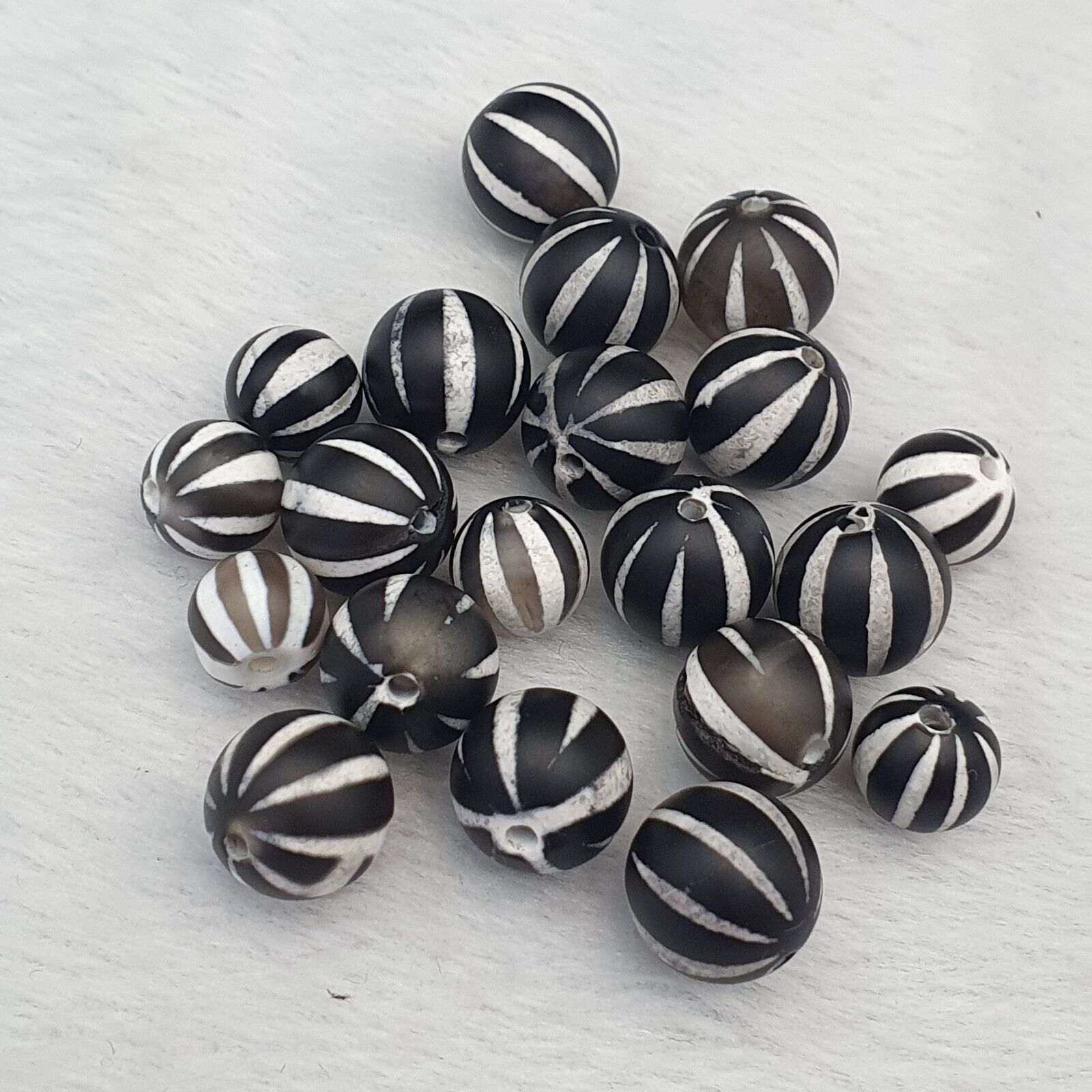 Lot 20 INDO Himalayan Tibetan Etched Agate Beads Decorated Agate Beads