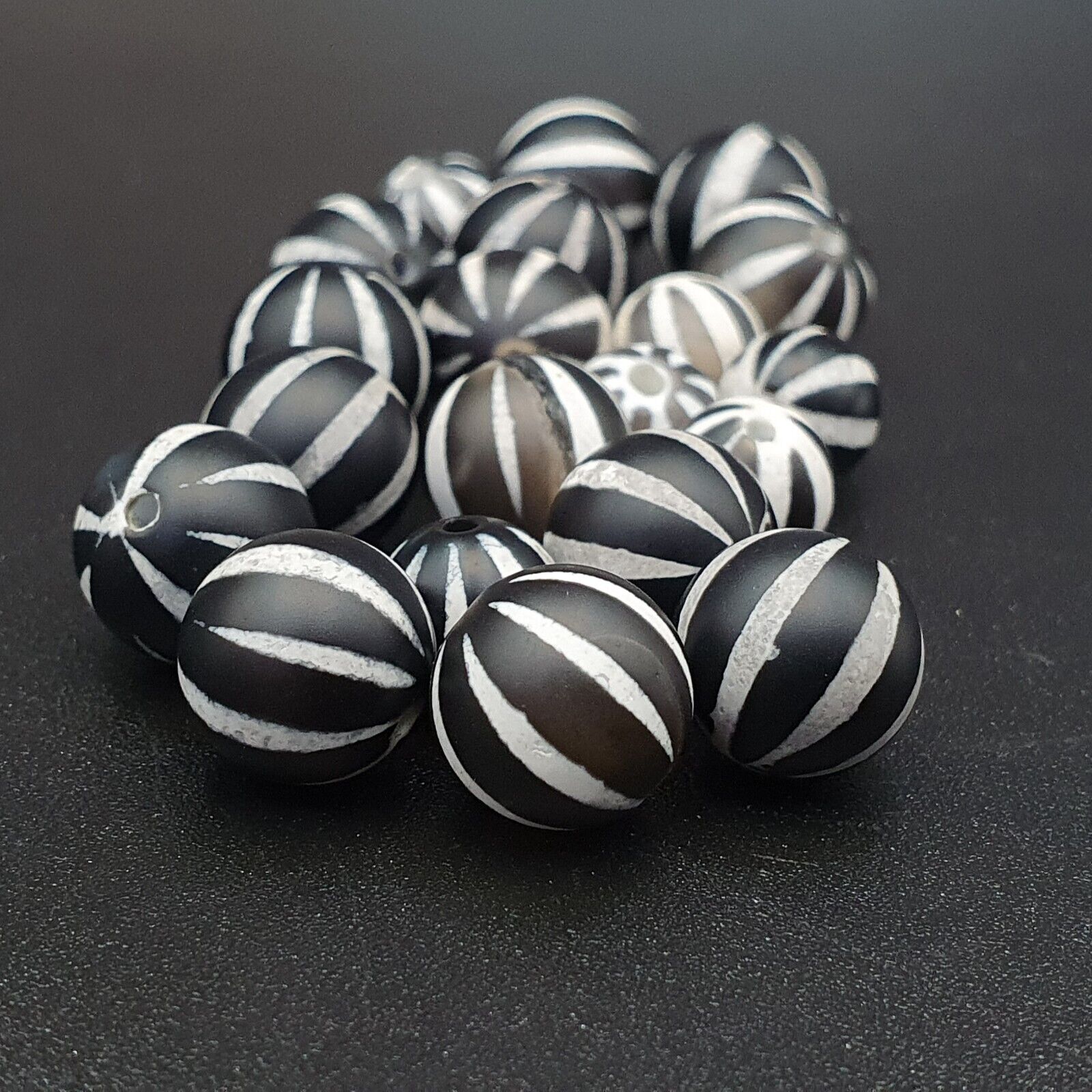 Lot 20 INDO Himalayan Tibetan Etched Agate Beads Decorated Agate Beads