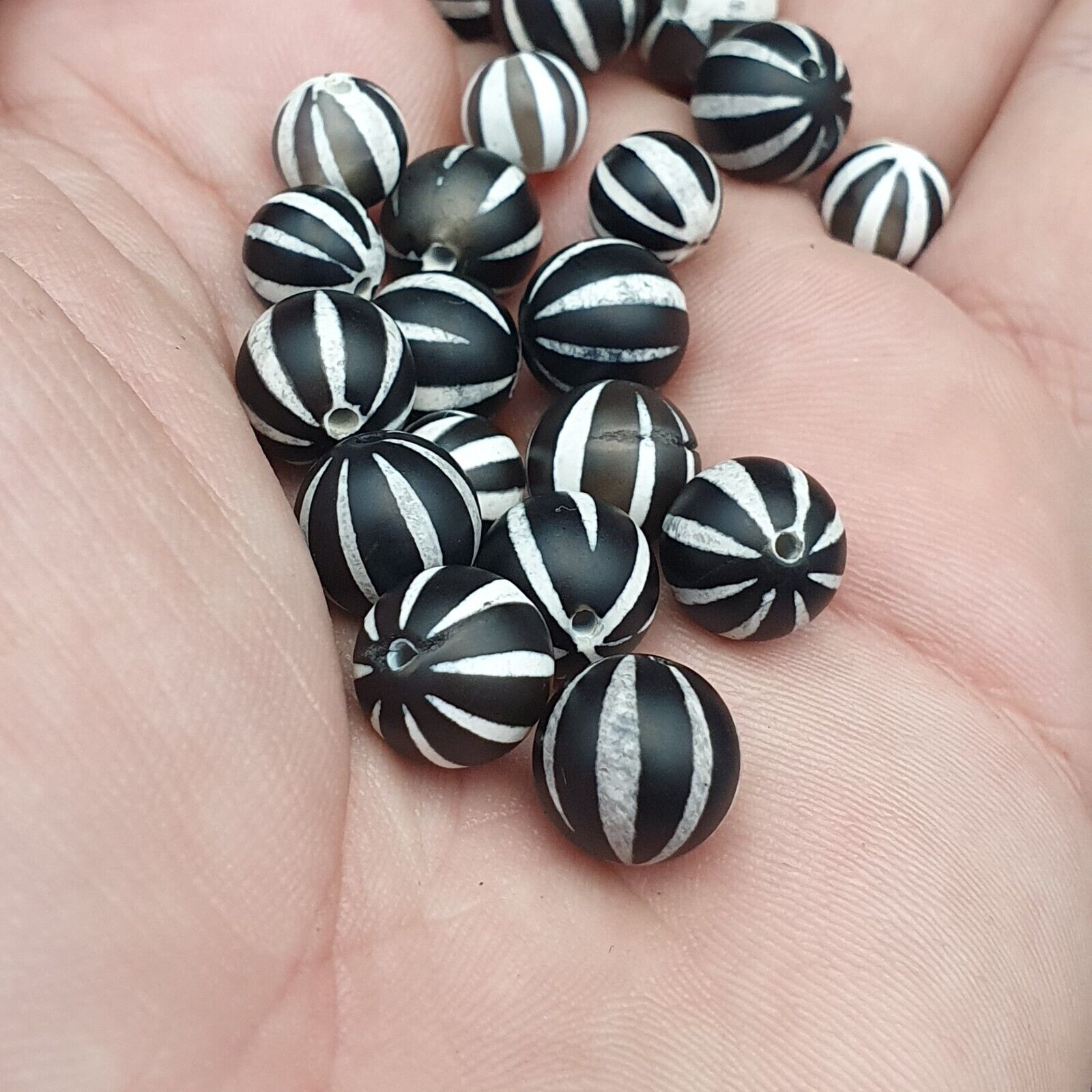 Lot 20 INDO Himalayan Tibetan Etched Agate Beads Decorated Agate Beads