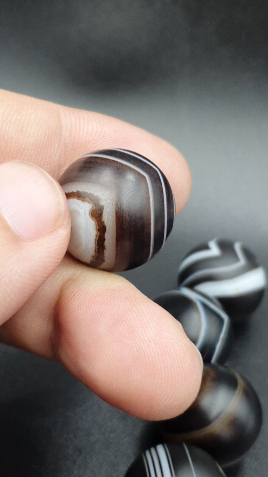 Los 12 Himalaya-Indo-Tibet-Achat-Perlen aus schwarzem Achat, Soleimani-Achat-Perlen