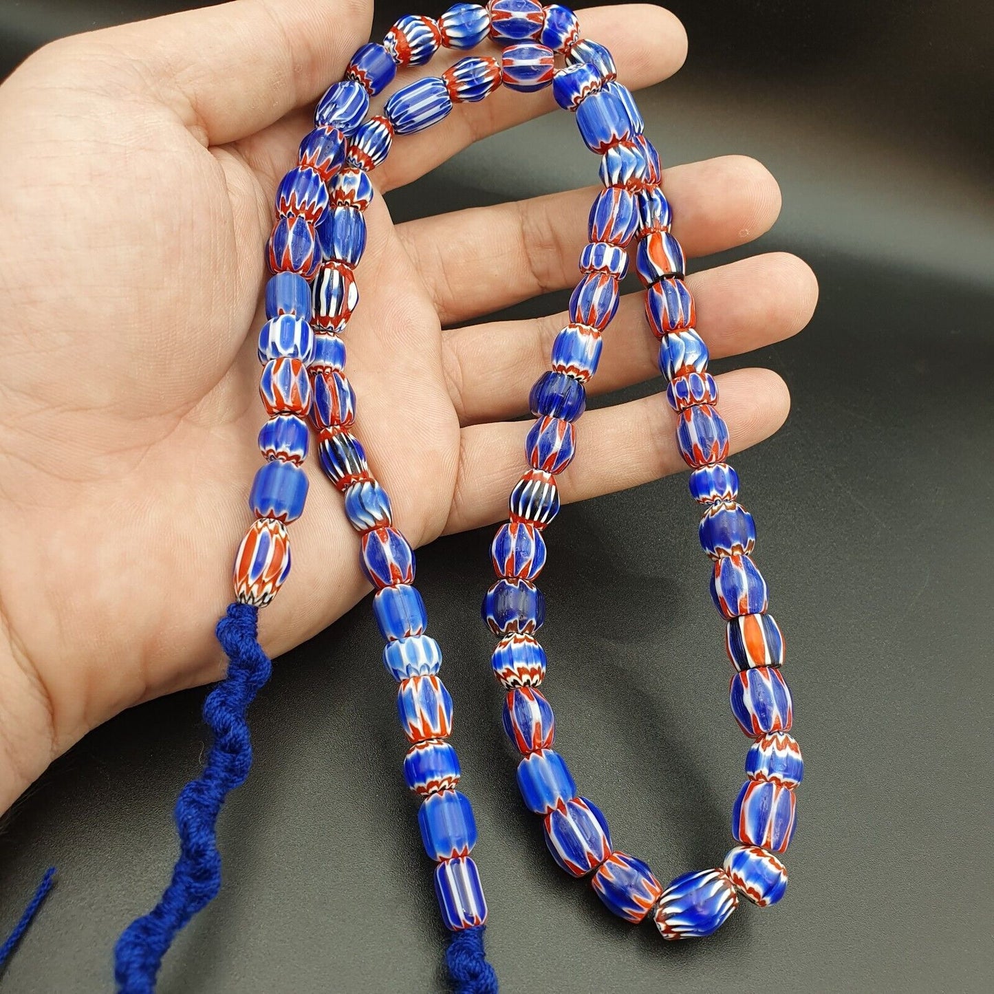 Winzige blaue Chevrons venezianische Perlen afrikanische Halskette 8-10mm