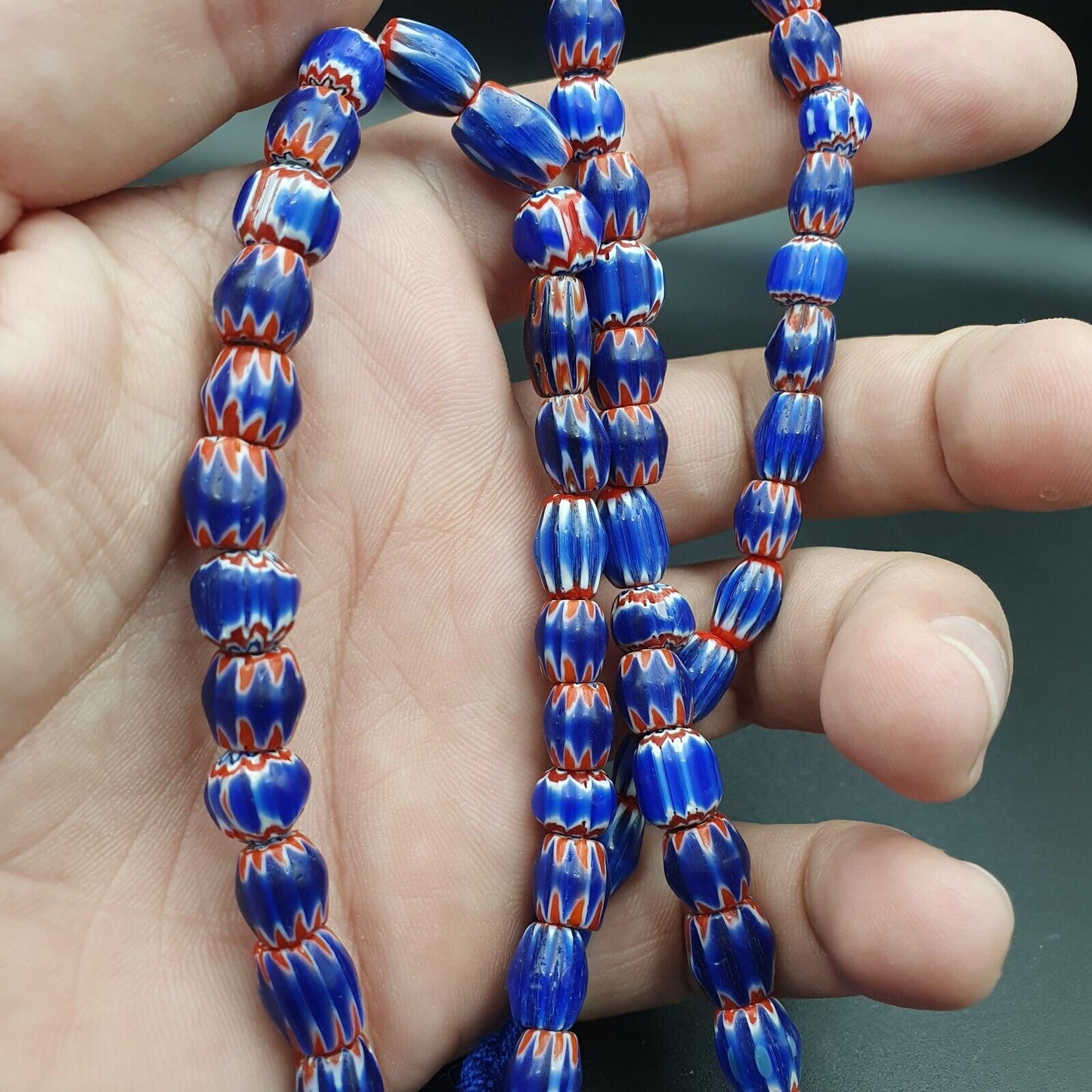 Winzige blaue Chevrons venezianische Perlen afrikanische Halskette 8-10mm