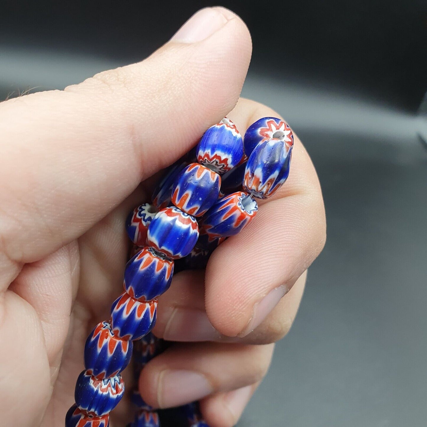 Winzige blaue Chevrons venezianische Perlen afrikanische Halskette 8-10mm