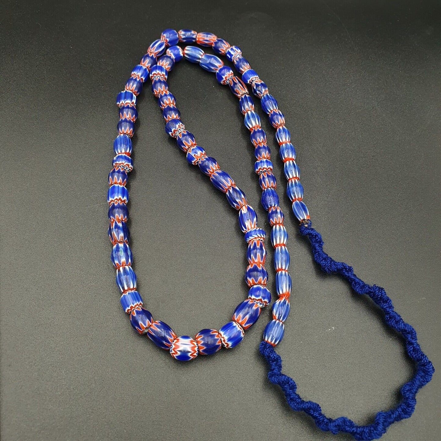 Winzige blaue Chevrons venezianische Perlen afrikanische Halskette 8-10mm