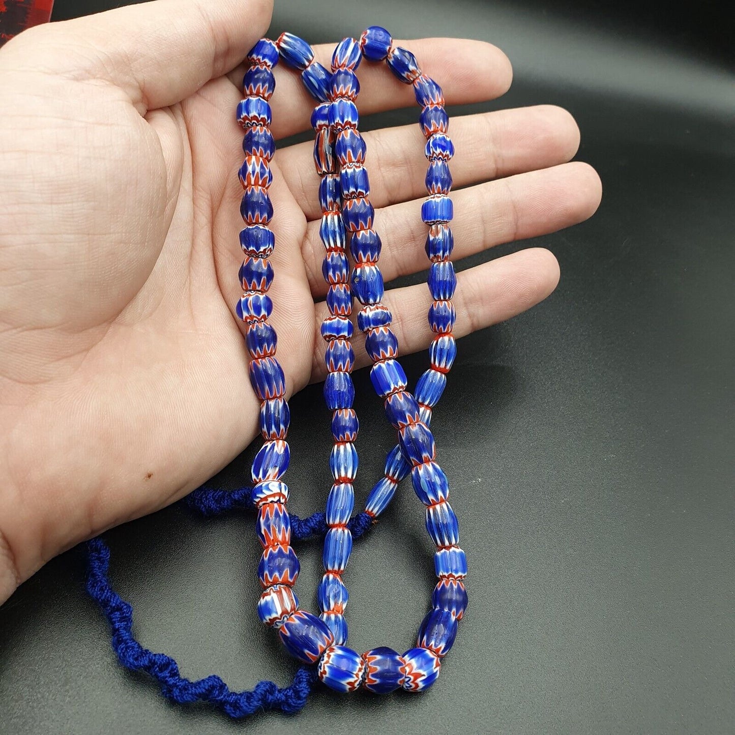 Winzige blaue Chevrons venezianische Perlen afrikanische Halskette 8-10mm
