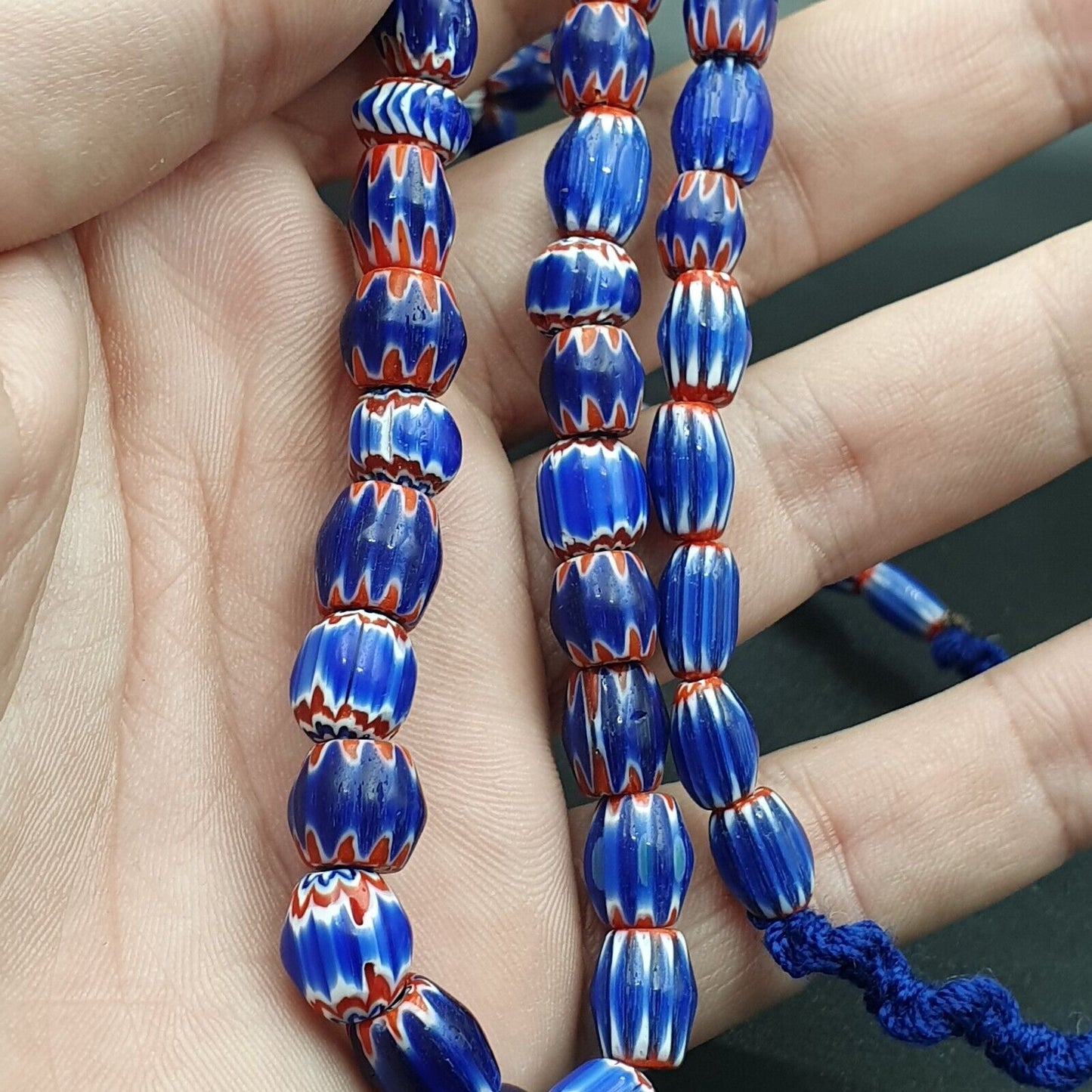 Winzige blaue Chevrons venezianische Perlen afrikanische Halskette 8-10mm