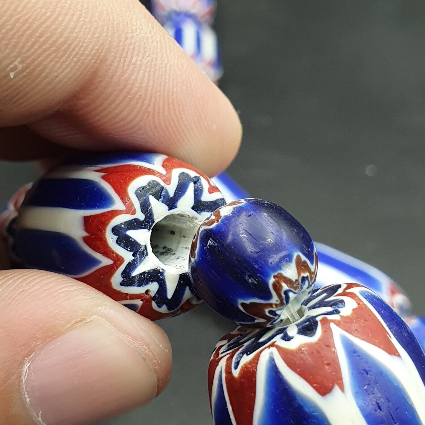 古董威尼斯風格非洲藍色玻璃 6 層 V 形珠項鍊
