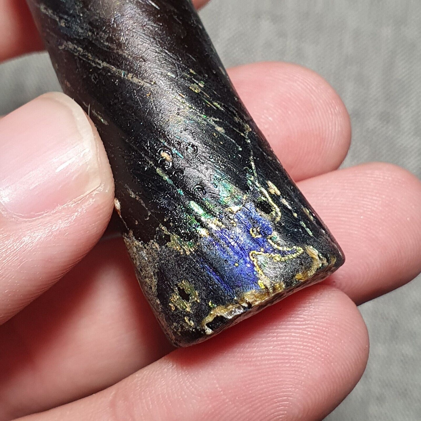 大件完整的古羅馬玻璃工藝品，約公元 1 世紀，帶銅綠