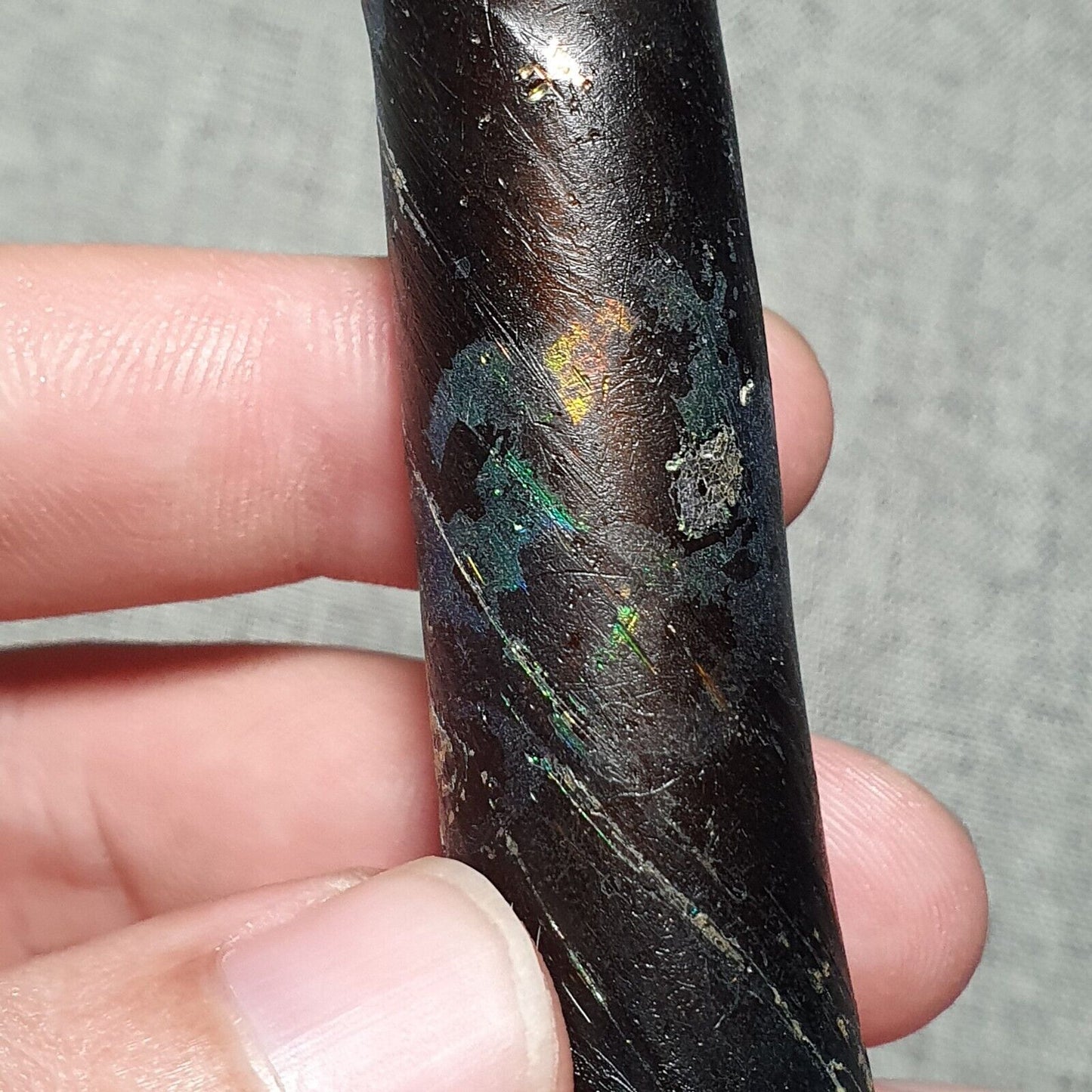 大件完整的古羅馬玻璃工藝品，約公元 1 世紀，帶銅綠