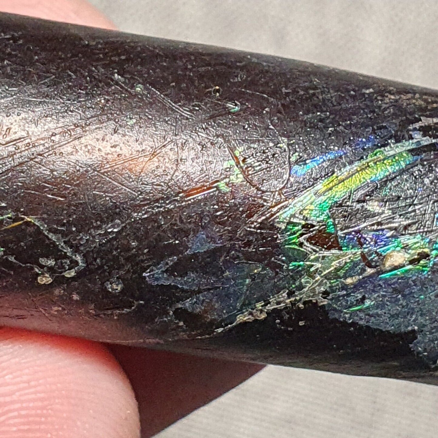 大件完整的古羅馬玻璃工藝品，約公元 1 世紀，帶銅綠