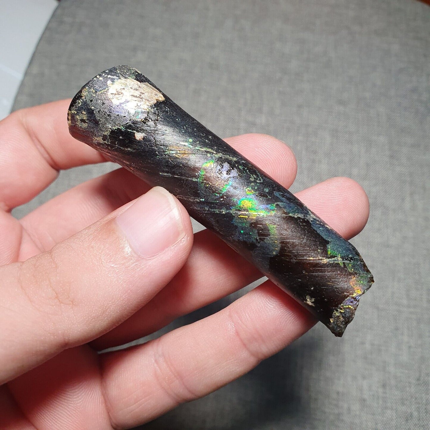 大件完整的古羅馬玻璃工藝品，約公元 1 世紀，帶銅綠