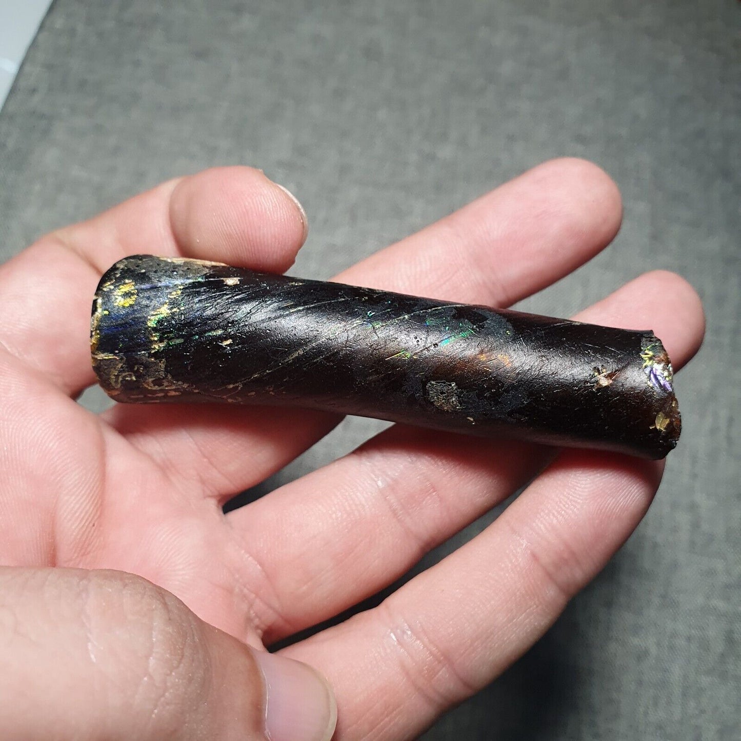 大件完整的古羅馬玻璃工藝品，約公元 1 世紀，帶銅綠