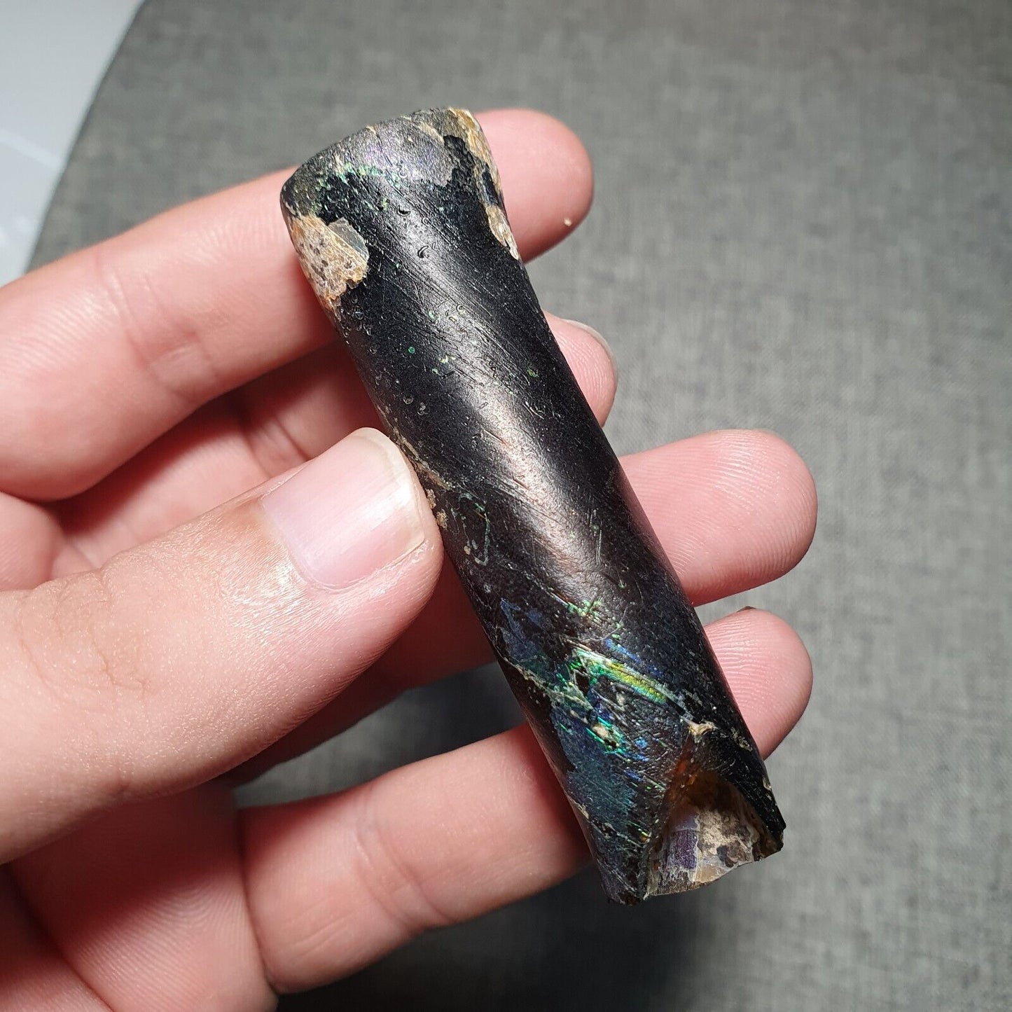 大件完整的古羅馬玻璃工藝品，約公元 1 世紀，帶銅綠