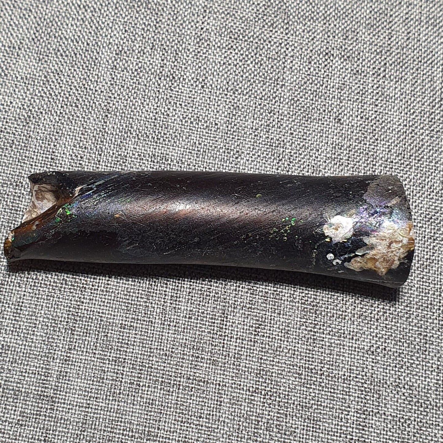 大件完整的古羅馬玻璃工藝品，約公元 1 世紀，帶銅綠