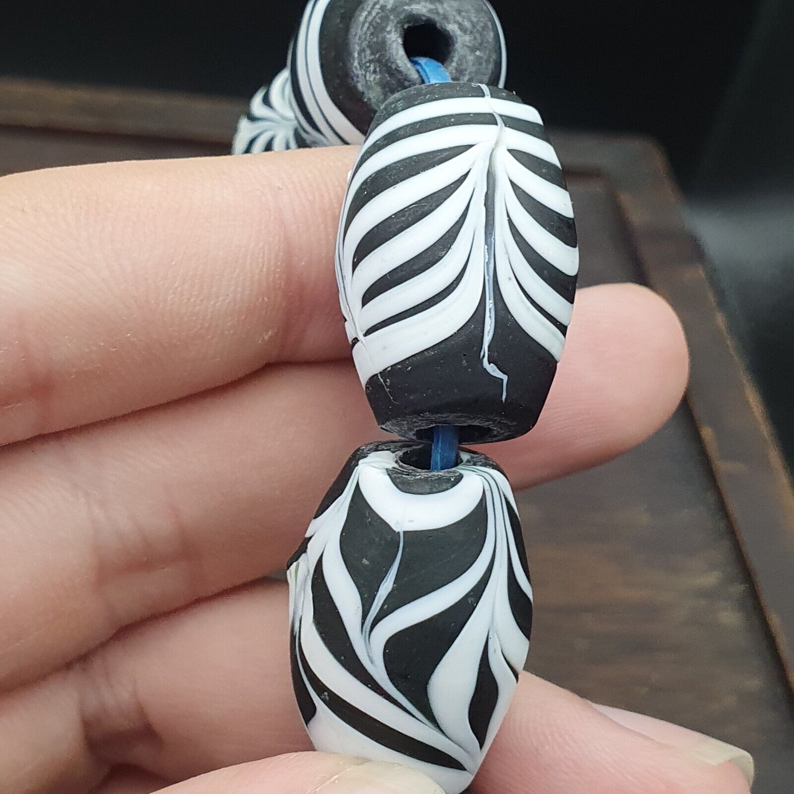 Beautiful Vintage Feather Pattern glass beads Handmade fancy Beads Strand